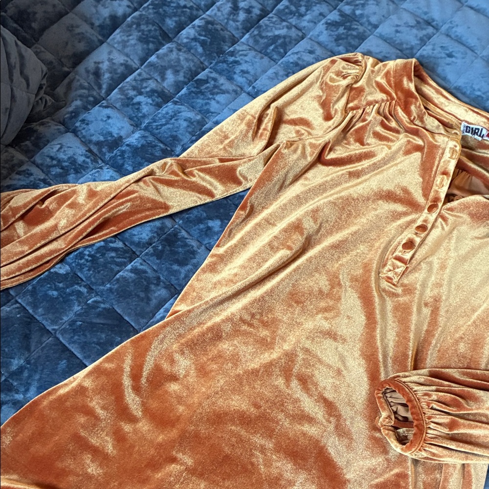 River Island Gold Velvet Long Sleeve Dress